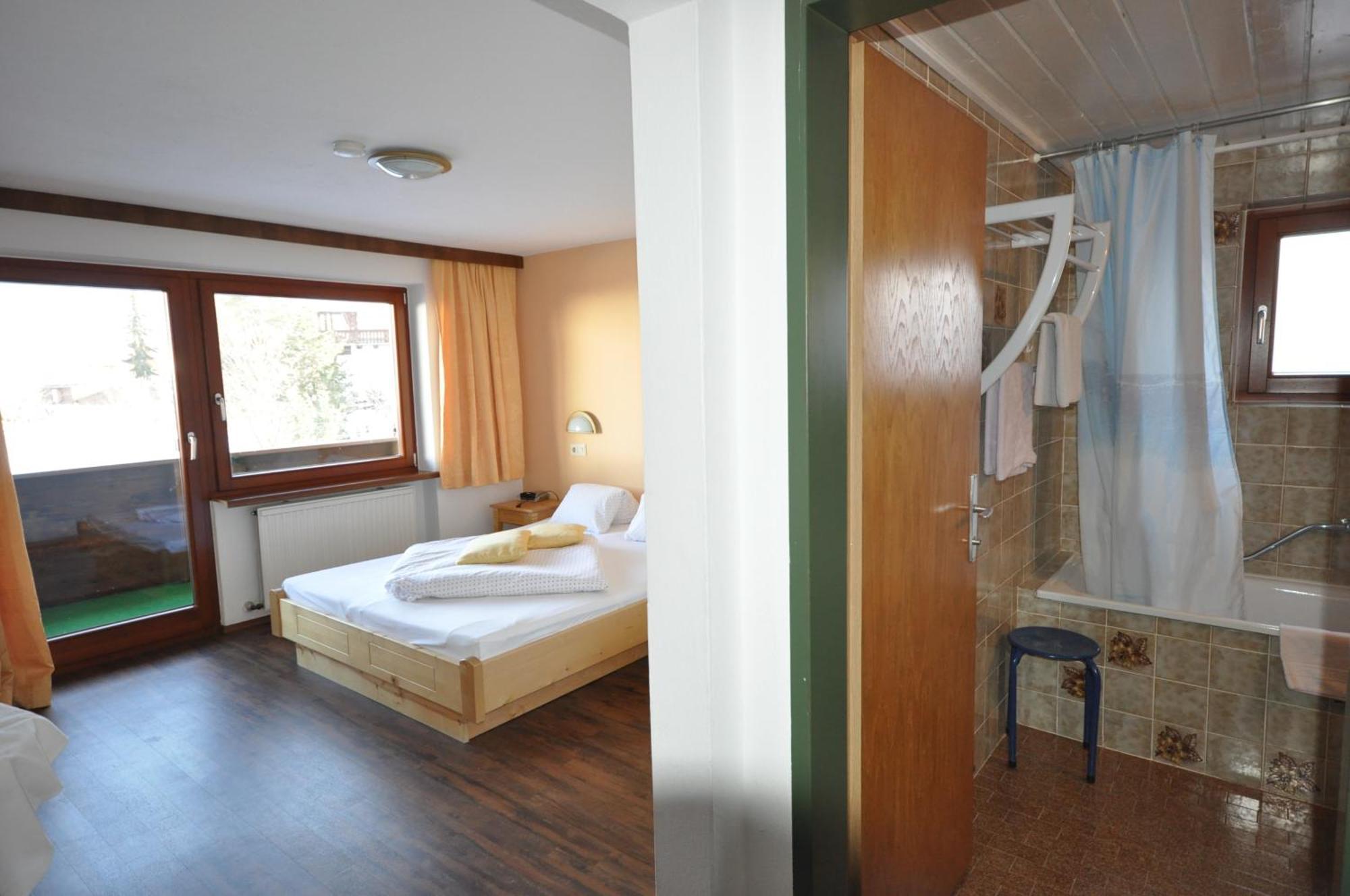 Haus Bergfrieden Hotel Lermoos Eksteriør billede