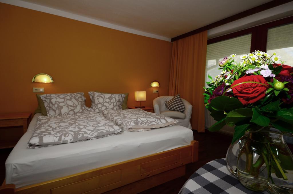 Haus Bergfrieden Hotel Lermoos Eksteriør billede